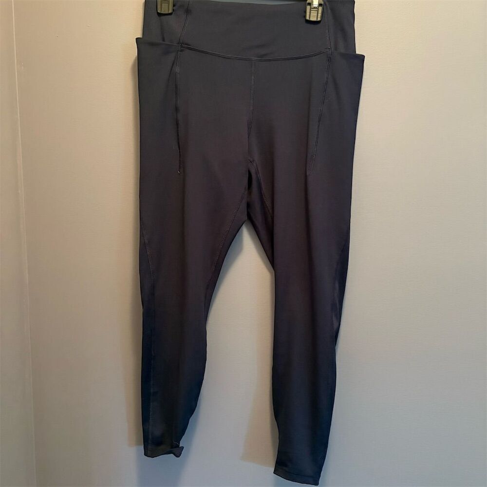 3/$15 Avia Women's Cropped Leggings Navy Blue Size L with Side Pockets